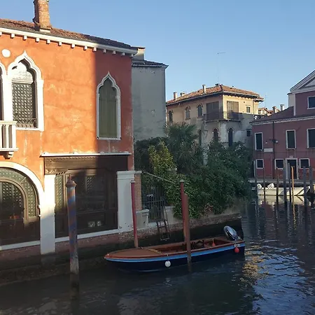 Dorso Duro Apartment *